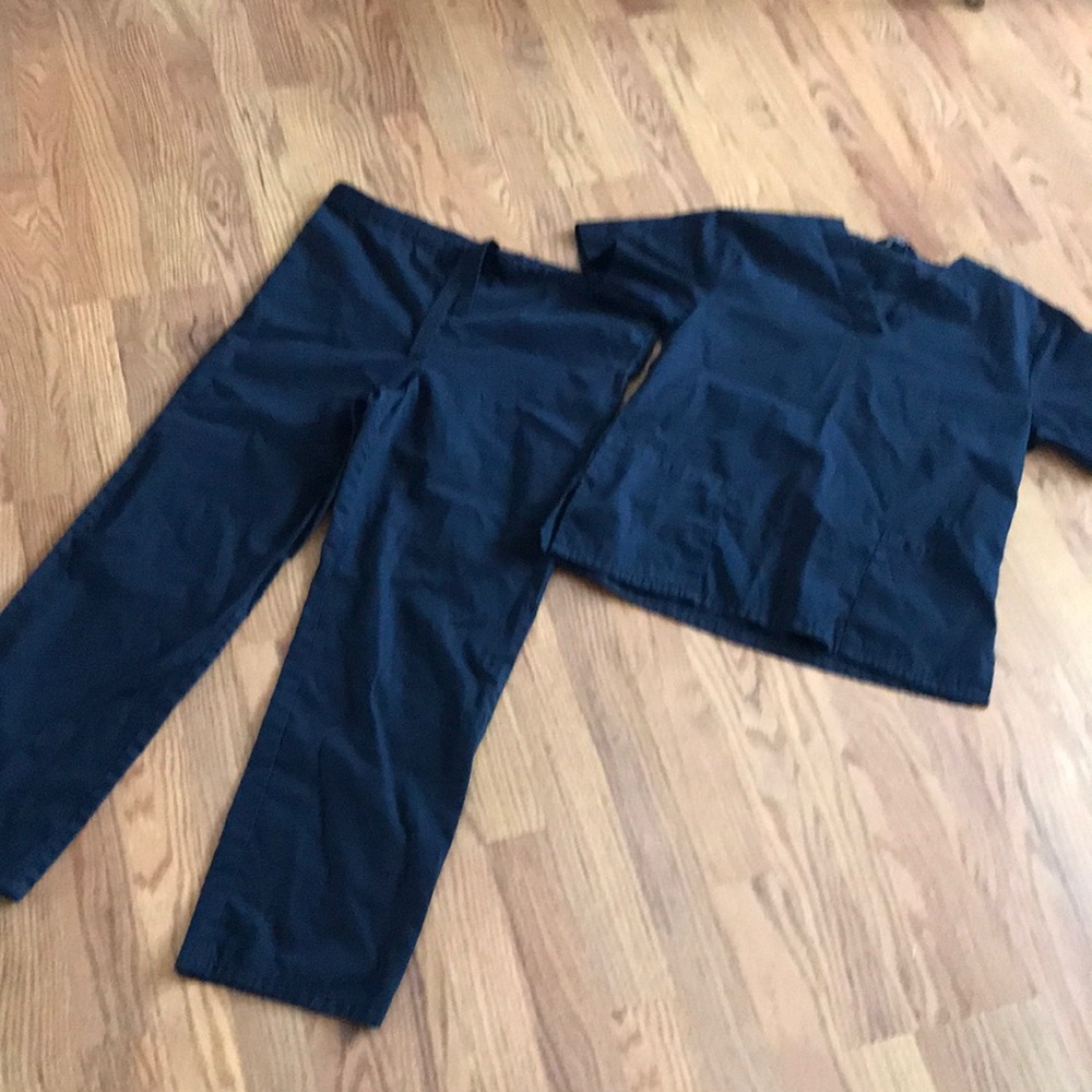 Set of small deep dark navy scrubs made by BLUE